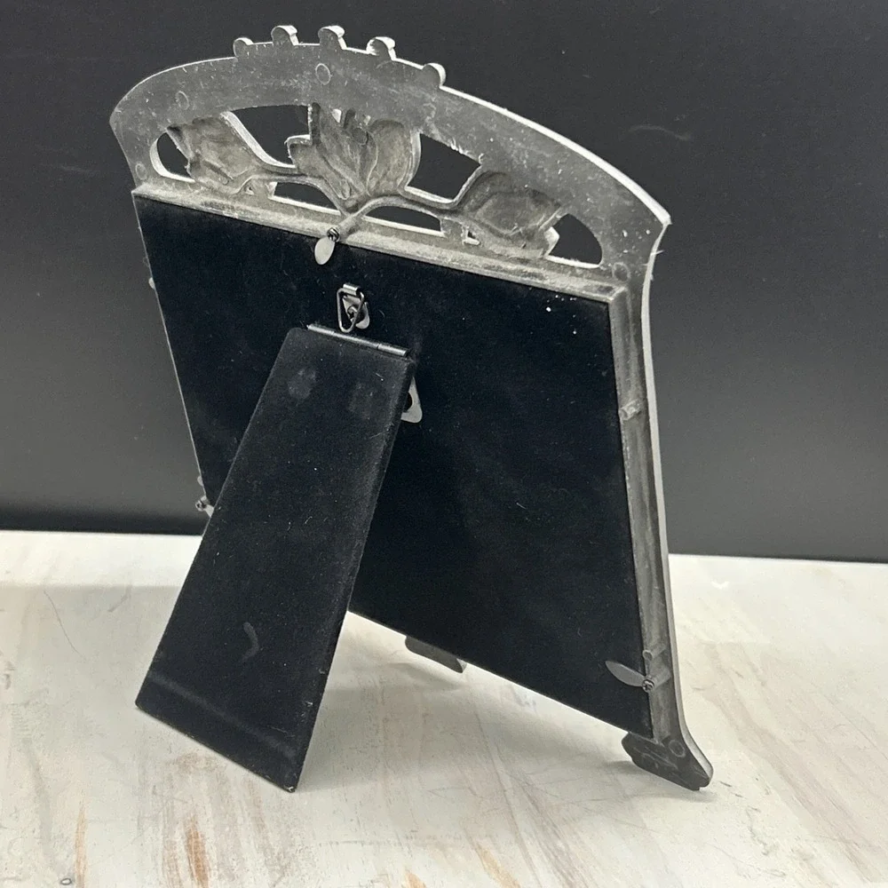 Vintage Westin Gallery Pewter Table-Top Victorian Floral Photo Frame for 5 X 7
